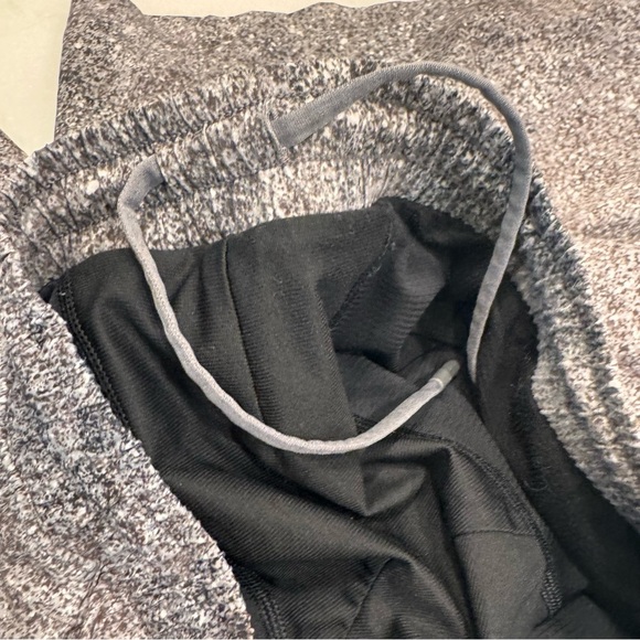 LULULEMON Mens Pace Breaker LINED SHORT 9" INSEAM GRAY & Black Size Large - Picture 7 of 11